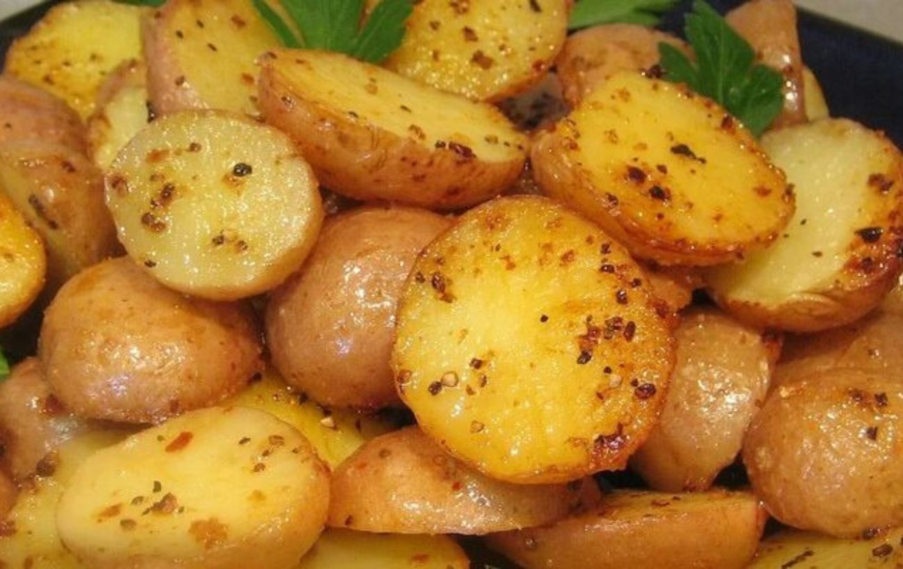 Молодая картошка в духовке рецепт с кожурой