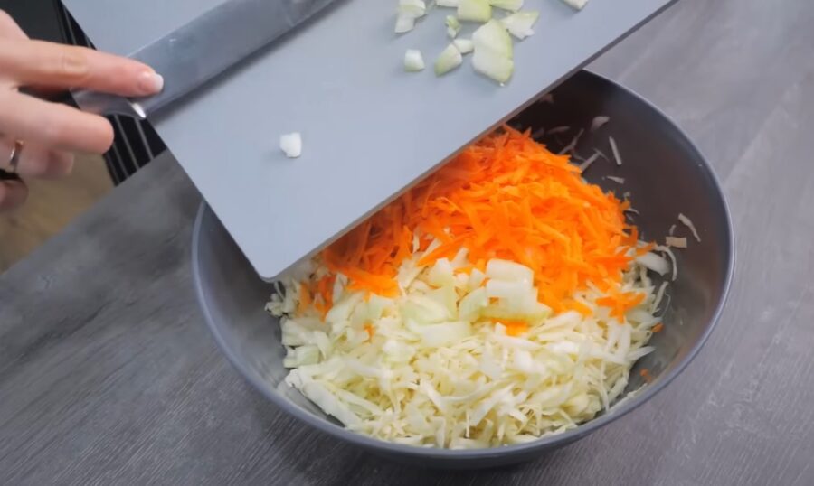 Курка з капустою в рукаві для запікання: рецепт лінивої вечері