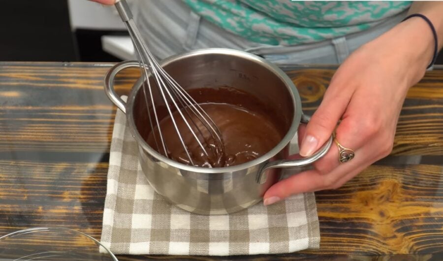 Дуже смачна шоколадно-горіхова намазка Нутелла в домашніх умовах