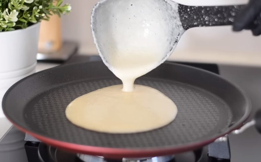 Арабські млинці 1000 і 1 дірочка, які змітають зі столу за хвилину