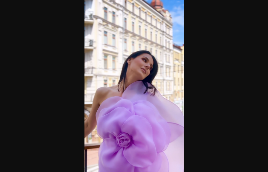 Маша Єфросиніна пройшлась вулицями Києва у стильній сукні від кутюр