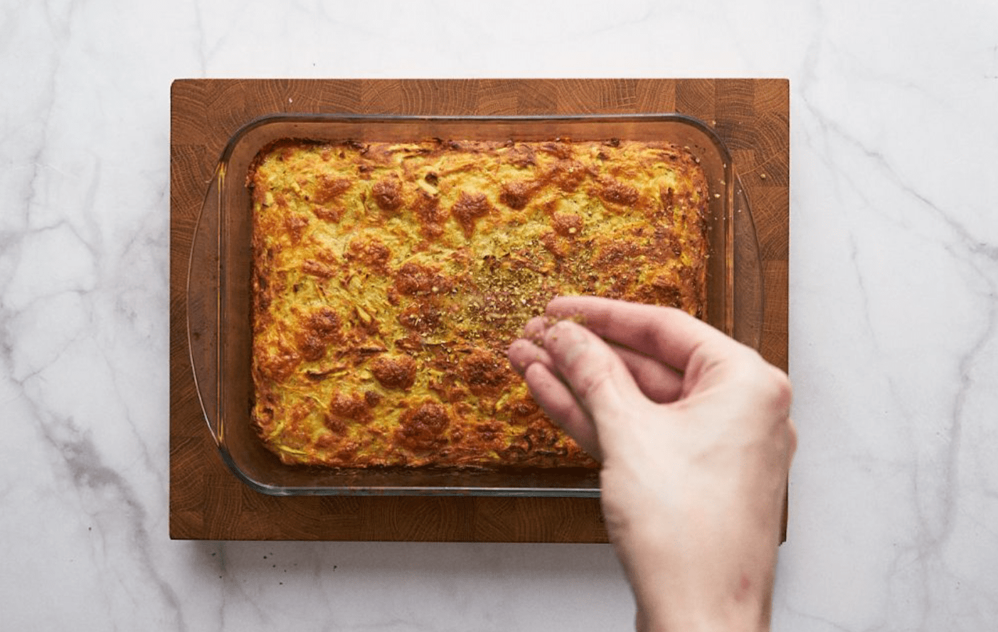 Рецепт быстрого кабачкового пирога с сыром и яйцом. Читайте на уральские-газоны.рф