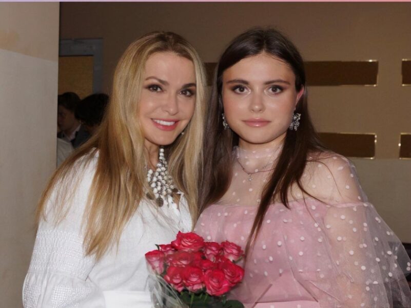Ольга Сумська вийшла на одну сцену з донькою
