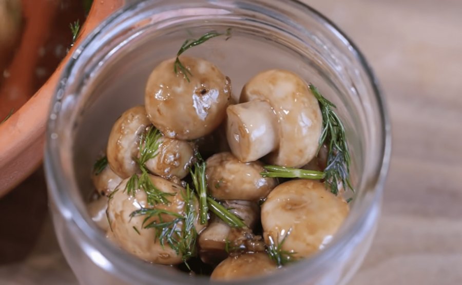 Простий рецепт домашніх маринованих грибів