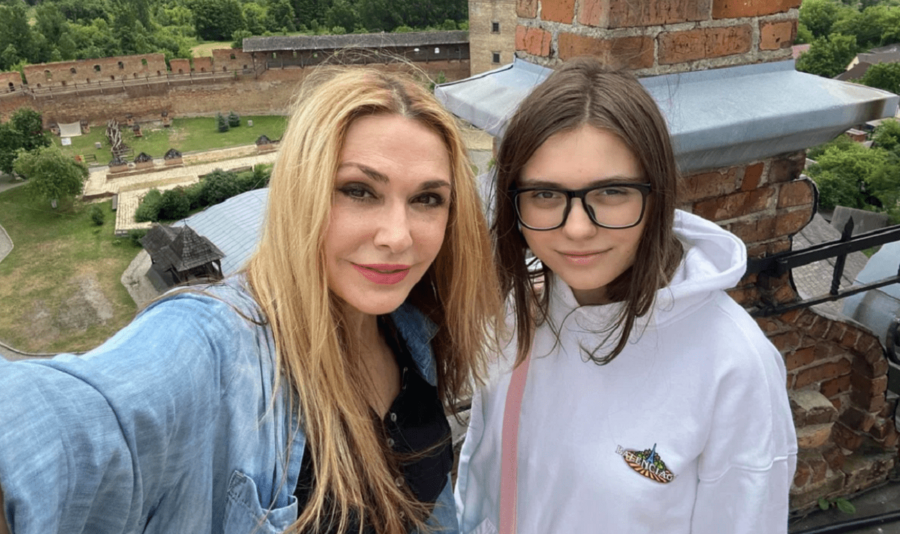 Ольга Сумська привітала молодшу доньку Ганну з закінченням університету