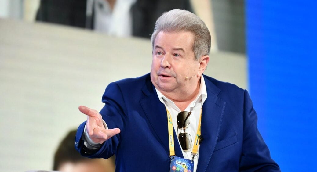 Михайло Поплавський має 3 онуків: чому не познайомився з найменшеньким Мироном, якому всього кілька місяців 