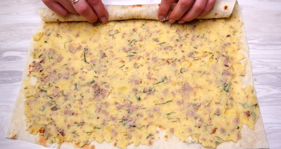 Рецепт лінивих пиріжків з картоплею і фаршем за 15 хвилин