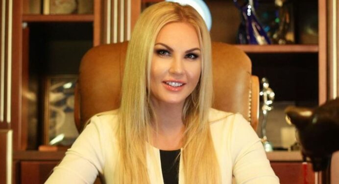 Найбагатша співачка України Камалія показала відросле коріння з сивиною: роки не пройшли повз (ФОТО) 