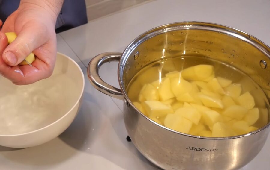 Приготуйте картопляну основу для закуски