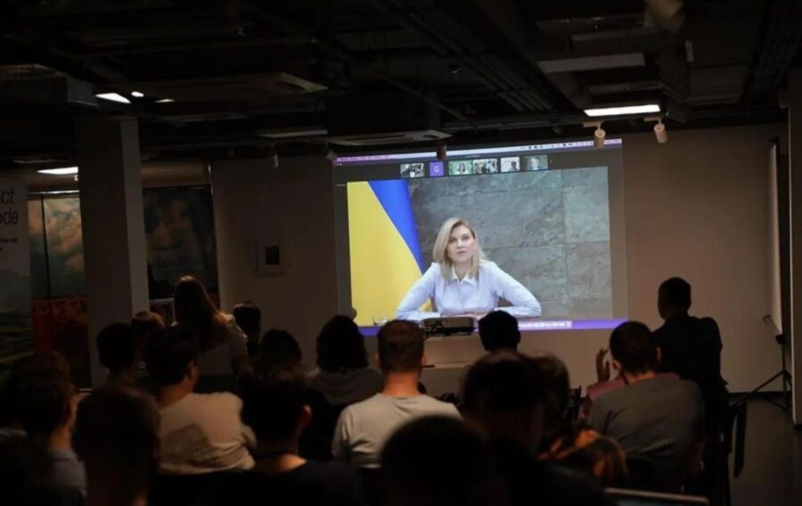 Перша леді України Олена Зеленська відвідала онлайн-зустріч у рамках всеукраїнської програми