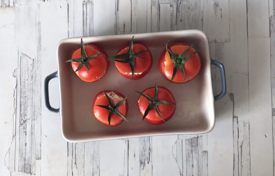 Фаршировані помідори з сиром у духовці: рецепт, яким я вразила свою свекруху