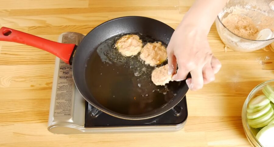Рецепт смажених у сирному клярі кабачків: страва на закуску