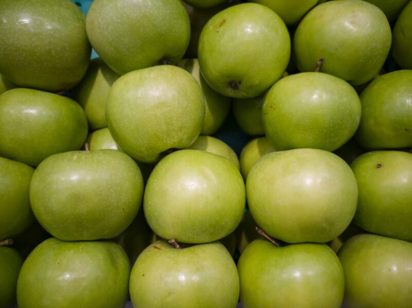 Смачні квашені яблука за простим рецептом