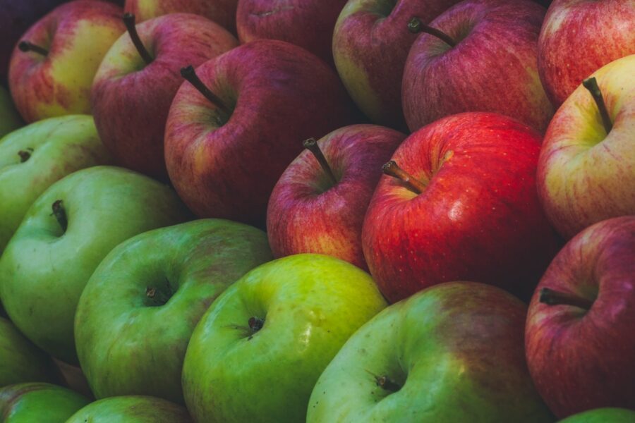 Експерти розповіли про тонкощі заморозки яблук на зиму для збереження корисних властивостей