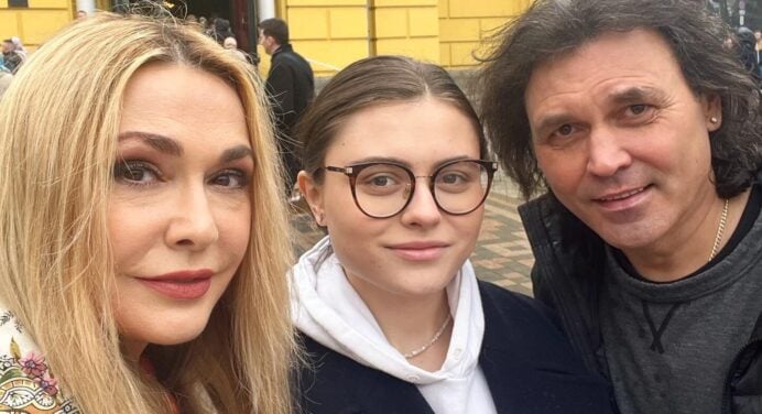 21-річна донька Ольги Сумської виглядає як підліток. Соцмережі сколихнуло сімейне фото зіркової мами і доні 