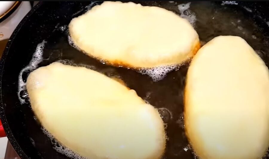 Смачні пиріжки на кефірі з яєчною начинкою