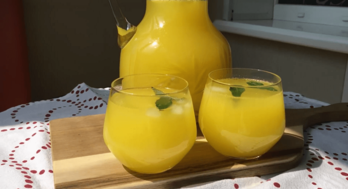 Цей лимонад навіть не потребує варіння, а який же він освіжаючий та солодкий! Ідеальний напій для літа 