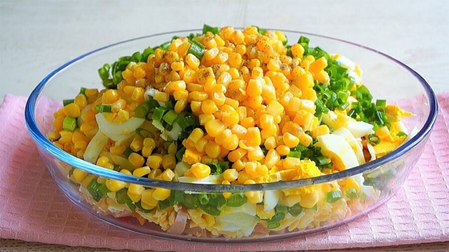 Дієтичний салат із кукурудзи та огірків