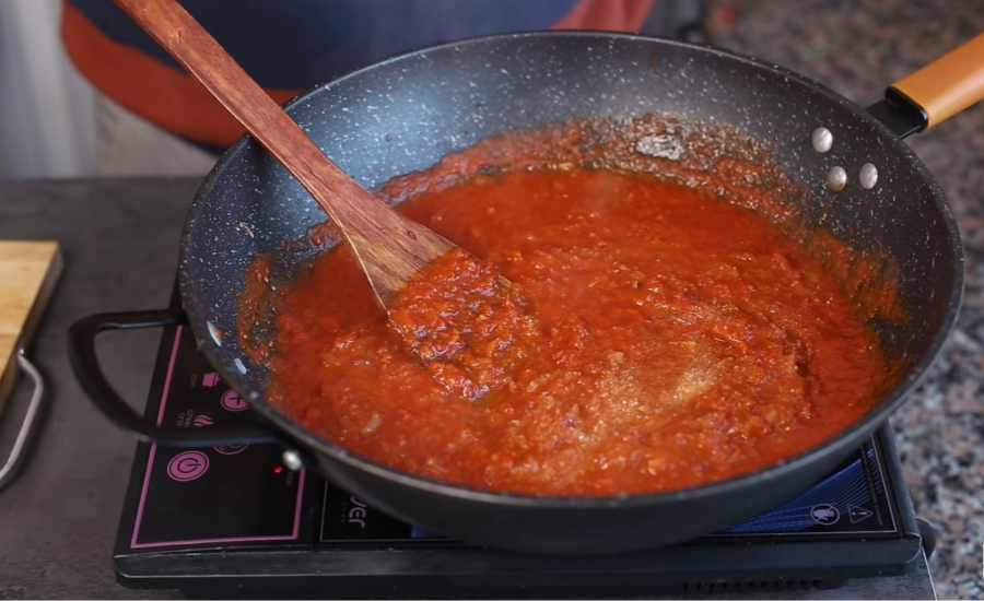 Рецепт пікантної квасолі у томатному соусі