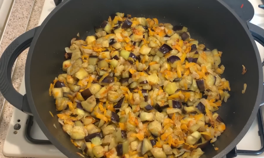 Рецепт смачного рагу з баклажанів і солодкого перцю