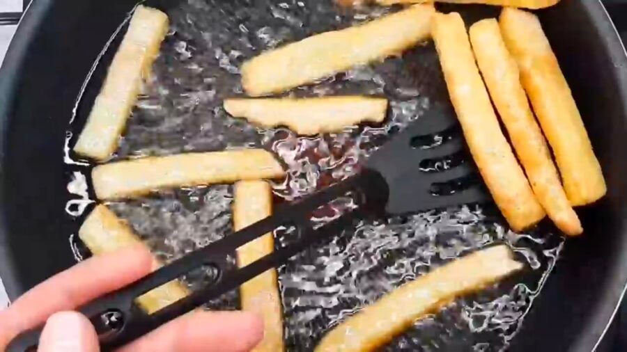Картопляні палички обсмажуються рівномірно і не підгорають