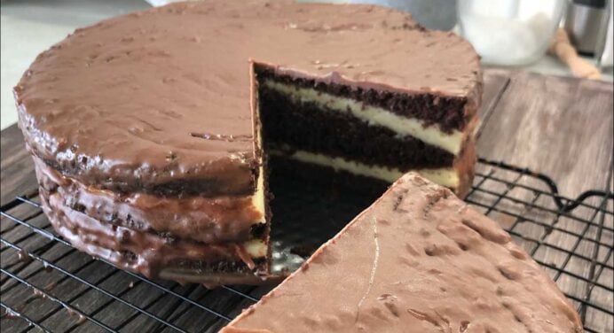 Торт “Шоколадна мрія”: рецепт, який виходить з першого разу, дуже просто і красиво. Готується не довше 30 хв 