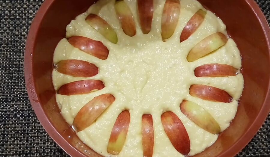 Рецепт смачної сирної запіканки без цукру з яблуками 