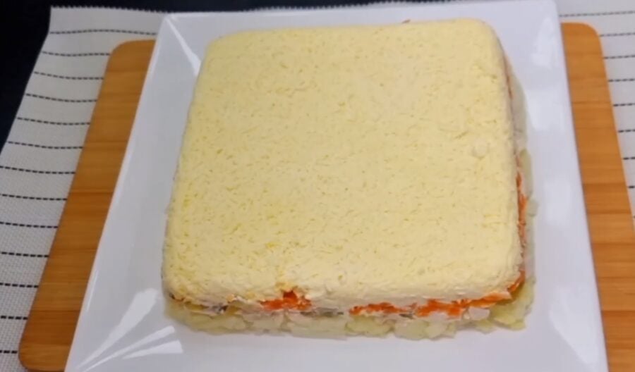 Рецепт смачного і ефектного салату з куркою і буряком