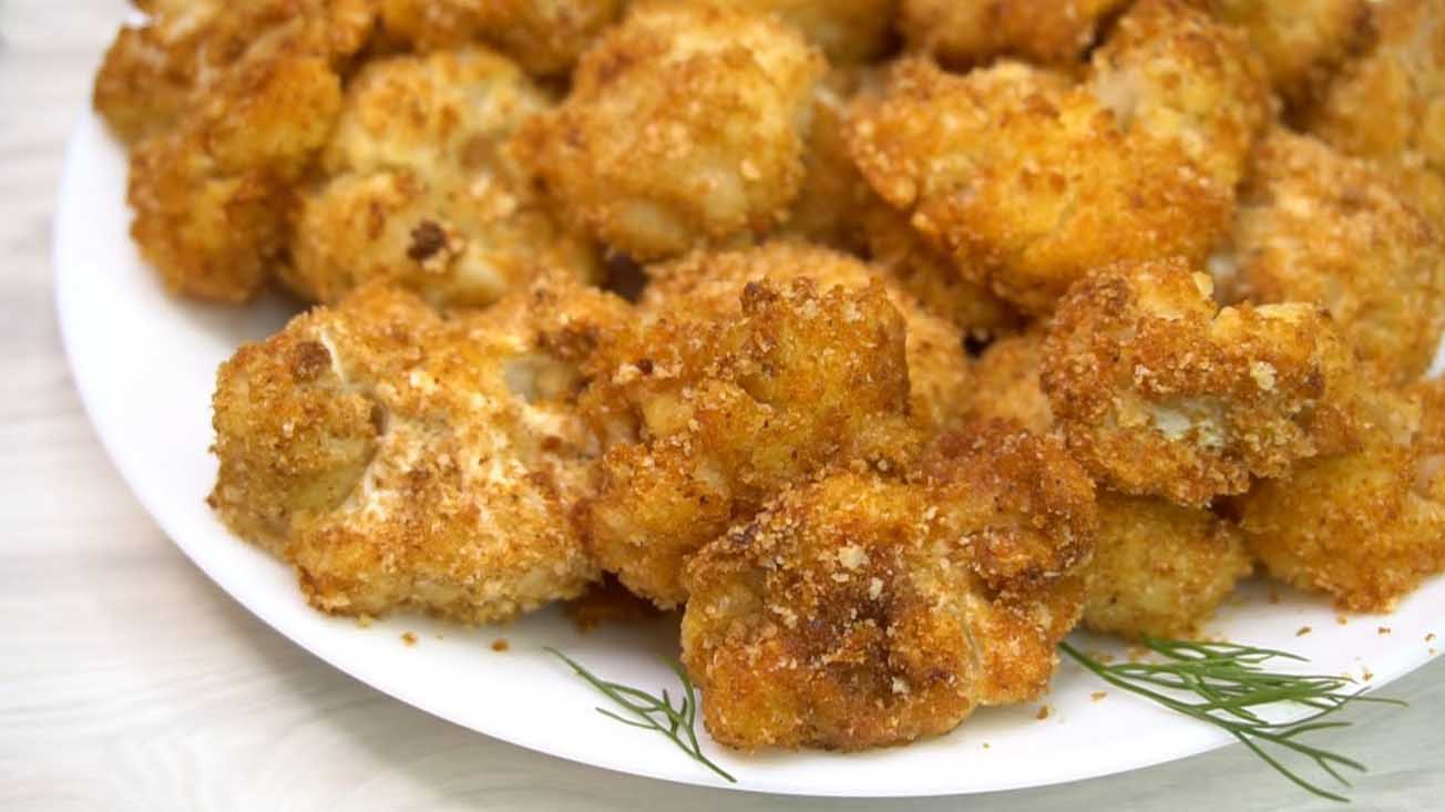 цветная капуста в сухарях. жареная цветная капуста в кляре. цветная капуста в сухарях. цветная капуста в сухарях. цветная капуста во фритюре.