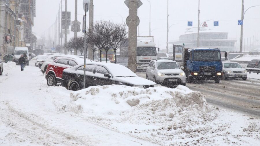На офіційному телеграм-каналі КМДА повідомили про ожеледицю та снігопад у Києві