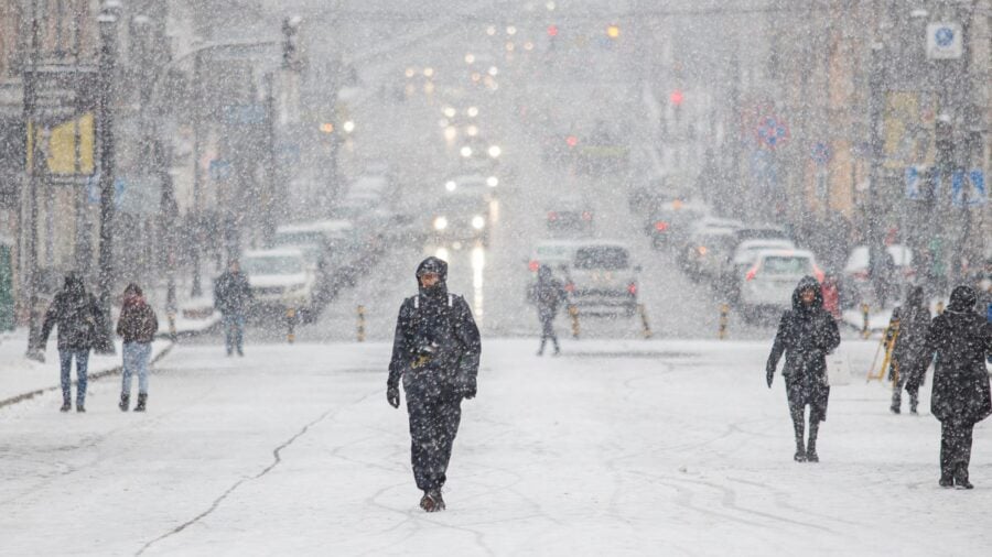 Мешканців Києва попередили про прийдешню ожеледицю та снігопад