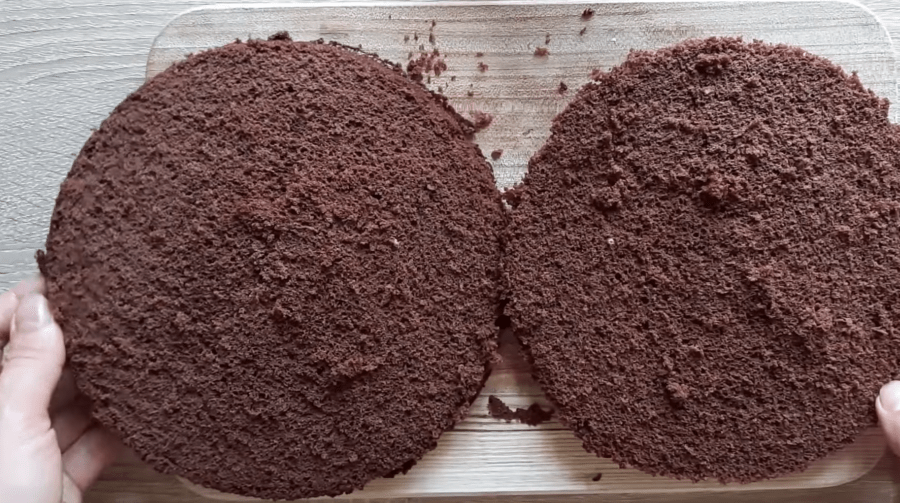 Рецепт швидкого і смачного шоколадного торта: коржі готуються в мікрохвильовці
