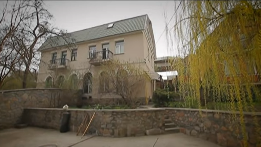 Як виглядає будинок Ніни Матвієнко, в якому після її смерті живуть Тоня і Арсен Мірзоян