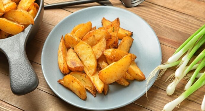 Майстер-клас від кулінарів: секрети смаженої картоплі. Як зробити ідеальну скоринку та не “спалити” бульбу 