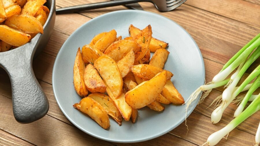 Досвідчені кулінари поділились порадами щодо смаження картоплі