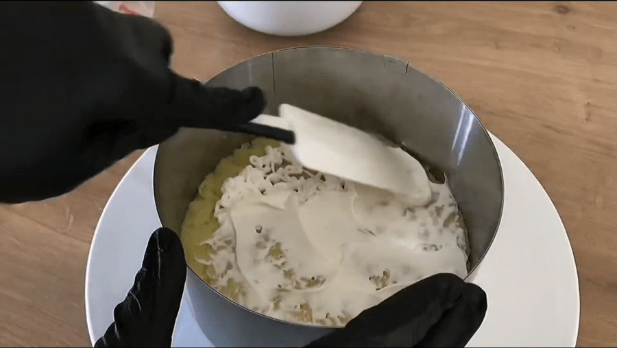 Рецепт салату Оселедець під шубою з незвичайною подачею за 15 хв