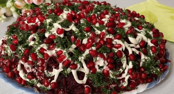 Подарунок гостям і Зеленому Дракону: святковий салат на Новий рік 2024, за який вам будуть вдячні 