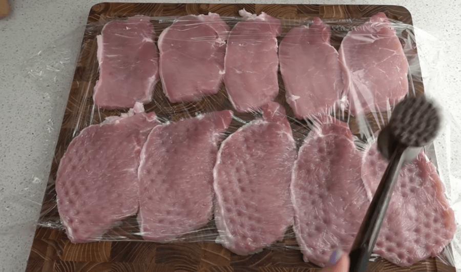 Рецепт соковитої і ніжної свинини під шубою у духовці