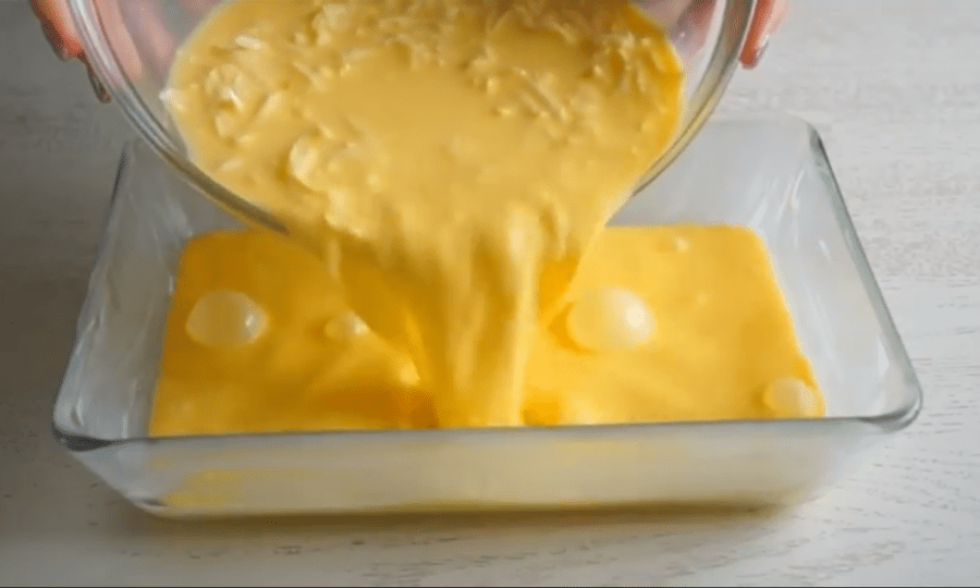Рецепт пухкого і ніжного омлету з сиром у духовці