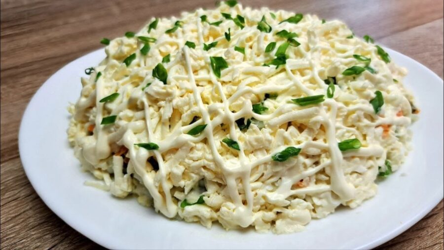 Рецепт салату з плавленого сиру, яєць та часнику