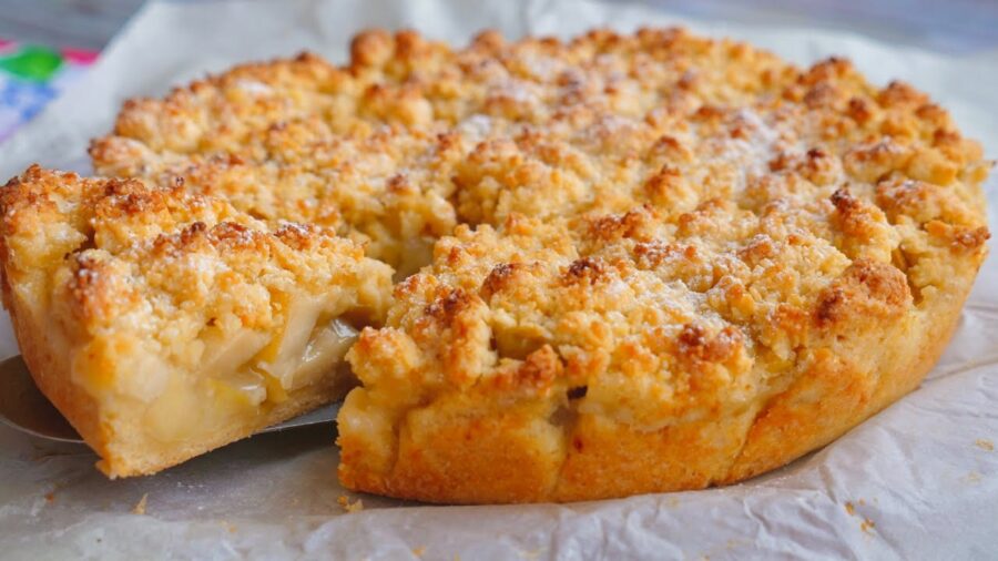 Рецепт дуже смачного яблучного пирога: багато начинки і хрумке тісто