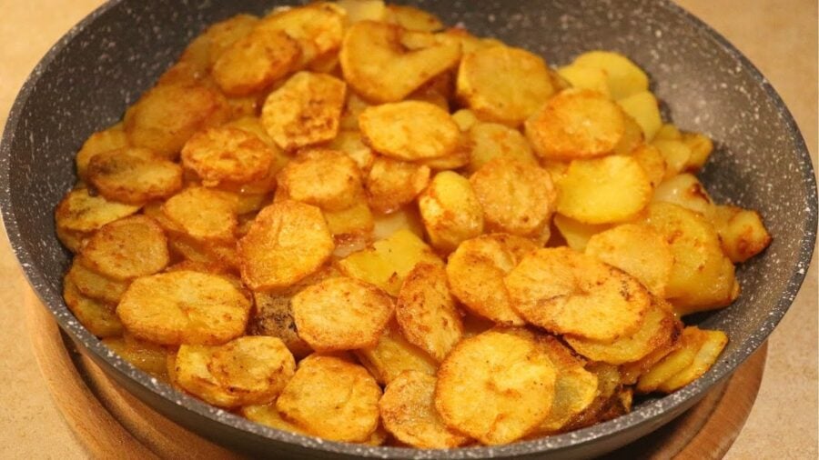 Кулінари розповіли, як правильно готувати картоплю, щоб вона була ніжною та мармеладною