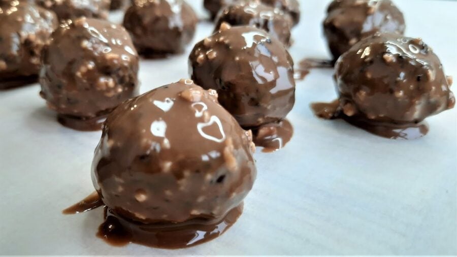Рецепт смачних домашніх цукерок із шоколадом та горіхами від кулінарів-дієтологів