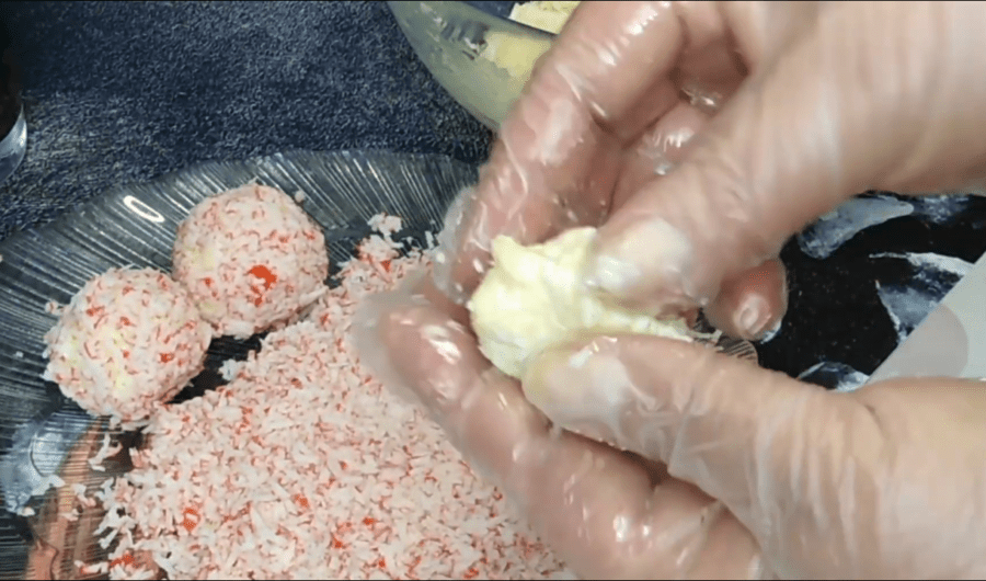 Рецепт ніжних і смачних сирних кульок Рафаелло з крабовими паличками