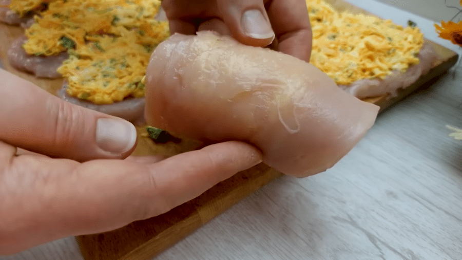 Рецепт апетитних курячих рулетів з сиром по-французьки
