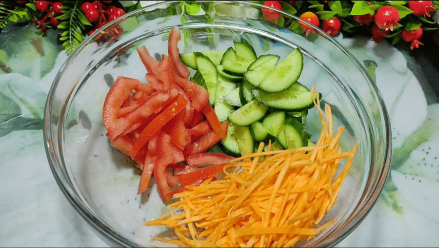 Рецепт святкового салату з куркою без майонезу