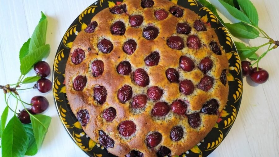 Рецепт пирога з маком та ягодами