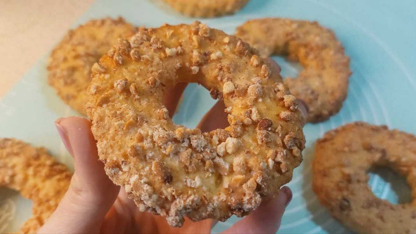 Не рогалики з варенням, а пісочне печиво: рецепт на смальці, на маргарині та сметані