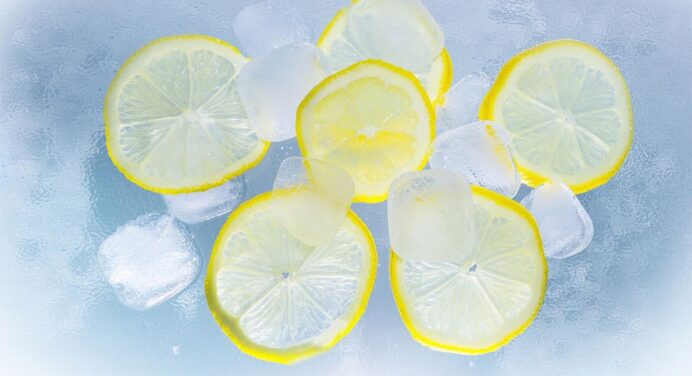 Навіщо я заморожую свіжі лимони? Мало хто цим користується, а дарма, і ось чому: 3 вагомі причини 