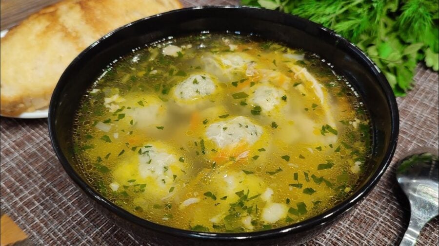 Рецепт смачного домашнього супу з сирними кульками
